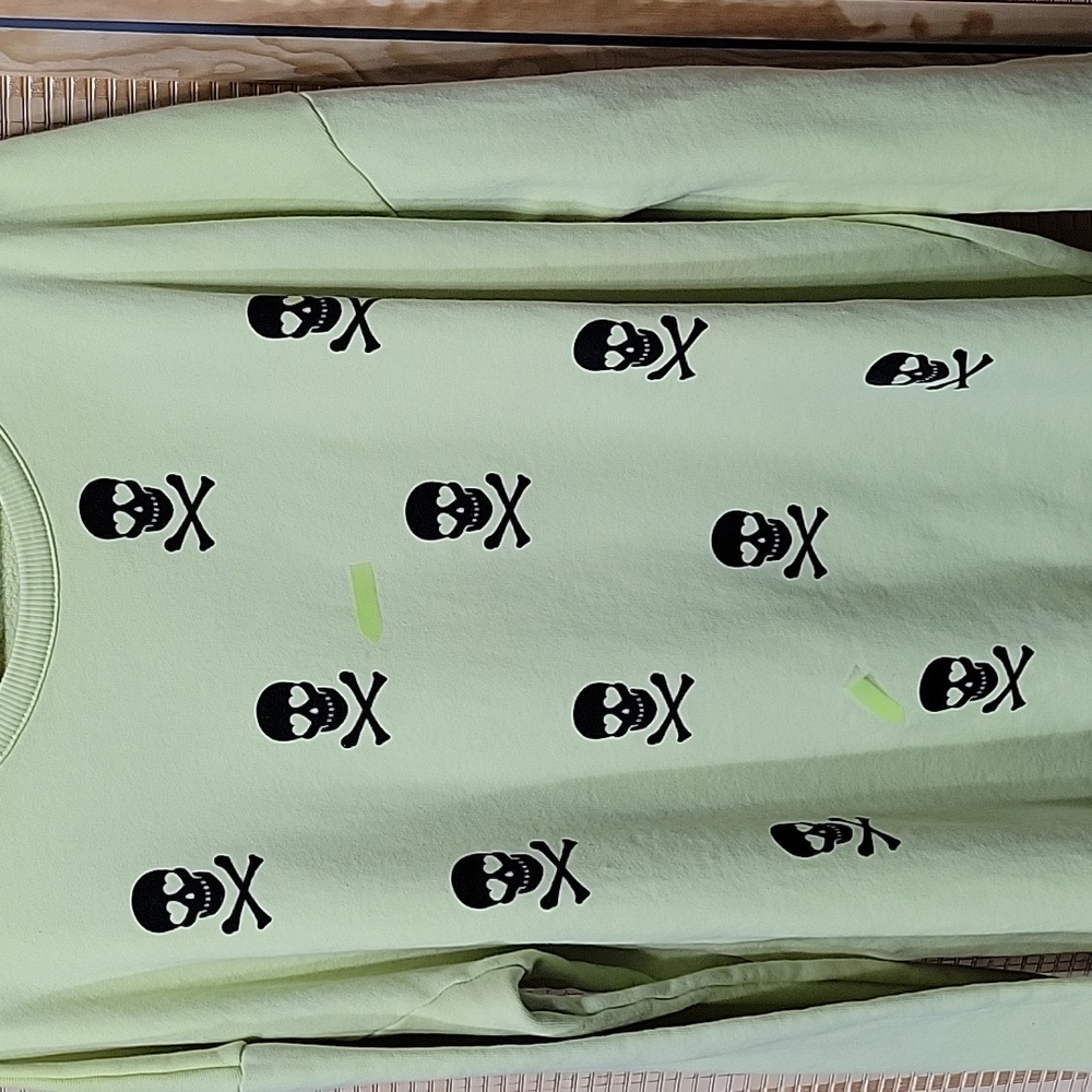 Wildfox Skull & Cross Bones Sweatshirt - Oversized Women's Medium - made in USA - Picture 16 of 16